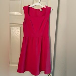 Sleeveless dress with square neckline